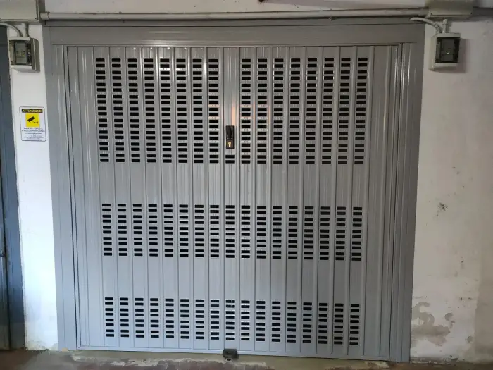 Porta basculante garage a Genova