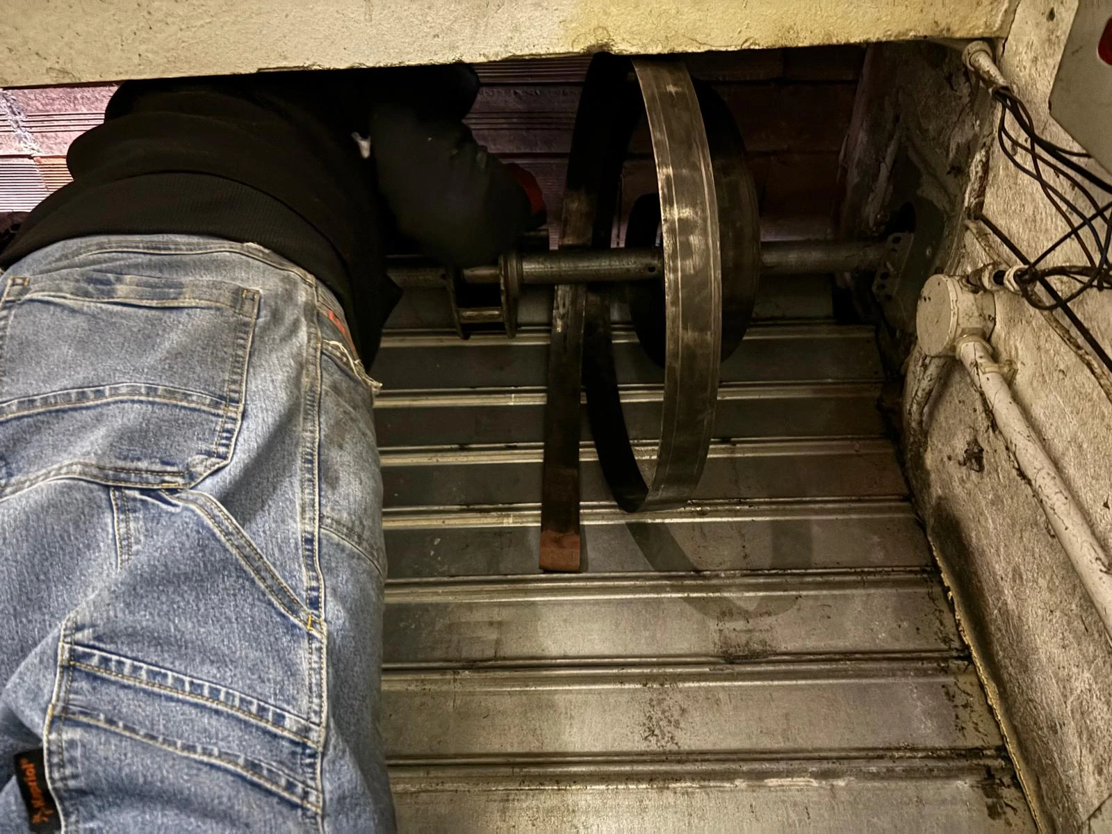 Sostituzione molla serranda a Genova